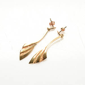 Örhängen ett par 18 k guld