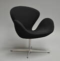 Arne Jacobsen. Lænestol Svanen, sort Hallingdal uld, model 3320