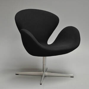 Arne Jacobsen. Lænestol Svanen, sort Hallingdal uld, model 3320