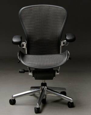 Donald Chadwick  William Stump Multijusterbar kontorstol model Aeron Executive, Refurbised