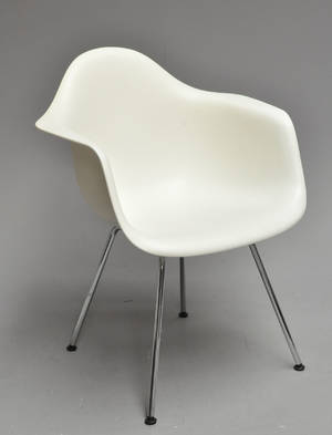 Charles Eames. Armstol model DAX hvid plast