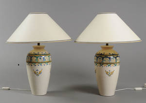Par bordlamper med skærme. 1900-tallets slutning. 2