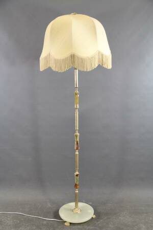 Golvlampa i mässing och alabaster