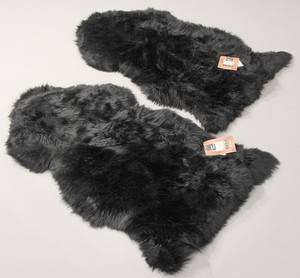 Golden Fleece. To australske lammeskind. Farve Black. 2