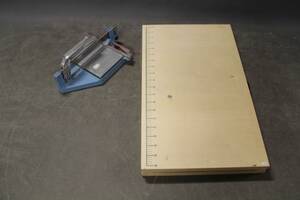 Tapetserarbord och kakelskärare