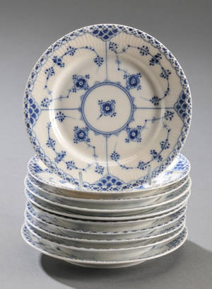 Kgl. Porcelæn. Musselmalede halvblonde. Ti tallerkner 10