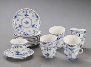 Kgl. Porcelæn. Musselmalede kaffekopper 18