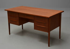 Dansk møbelproducent skrivebord i teak