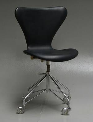 Arne Jacobsen. Kontorstol Syveren, model 3117