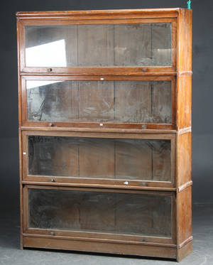 Vitrineskab, bejdset træ