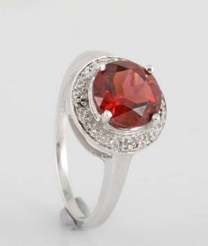 Diamond and  red garnet ring 0.02ct.