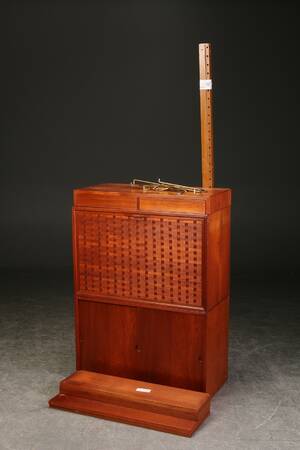 Poul Cadovius. Væghængt reolsystem af teaktræ 10