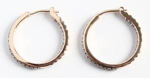 Ørestikkere af 9 kt guld, diamanter