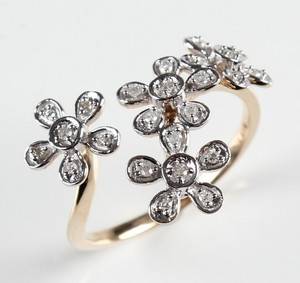 Guldring med blomster, 9 karat