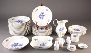 Kgl. Porcelæn Blå Blomst middagsstel 48
