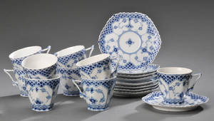 Kgl. Porcelæn, Musselmalet, helblonde kaffekopper. 18