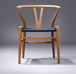Hans J Wegner. Y-stol, eg, model CH-24, nyrenoveret