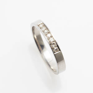 Halvalliansring guld med diamanter