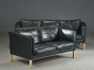 Møbelproducent, 2 og 3 pers. sofa af læder med ben af egetræ 2