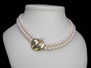 Collier aus Akoyaperlen mit Schließe aus Gold mit Brillant