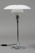 Bordlampe, Louis Poulsen, PH 32 af Poul Henningsen. 