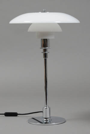 Bordlampe, Louis Poulsen, PH 32 af Poul Henningsen. 
