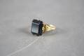 Ring i guld 18 k med svart sten 
