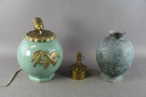 Bordslampa, vas och lykta