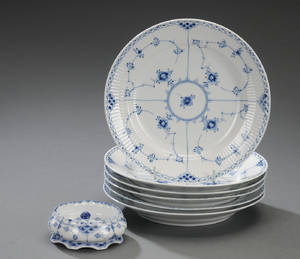 Kgl. Porcelæn. musselmalet, riflet og halvblonde og helblonde 7