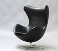 Arne Jacobsen 1902 - 1971. Ægget. Hvilestol, model 3316 med sort Vacona Anilin læder