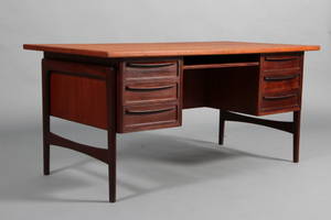 Dansk møbelproducent. Skrivebord i teak.