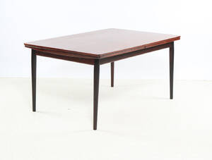 Dansk møbelproducent. Spisebord af palisander