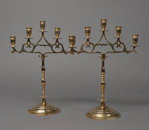 Par kandelabre af messing med 4 lysarme. 1900-tallet. 2