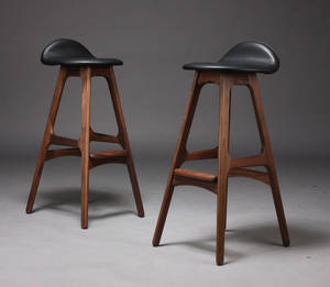 Erik Buch. Par barstole, model OD 61, valnød 2 