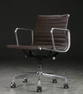 Charles Eames. Kontorstol fra serien Aluminium Group Konference, læder