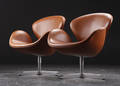 Arne Jacobsen. Par Svane lænestole, cognacfarvet Elegance læder 2 
