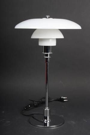 Bordlampe,  Louis Poulsen,  PH 32 af Poul Henningsen 