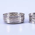 COASTERS för flaskor, 2 st, nysilver, 1900-tal.