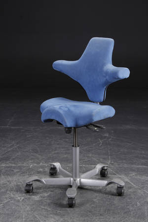 Peter Opsvik. Kontorstol, model Capisco 1335 