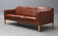Børge Mogensen. Tre-pers. sofa betrukket med brunt læder, model 2213