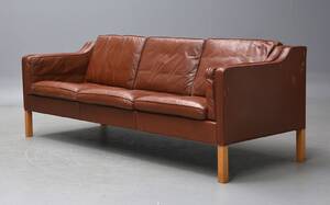Børge Mogensen. Tre-pers. sofa betrukket med brunt læder, model 2213