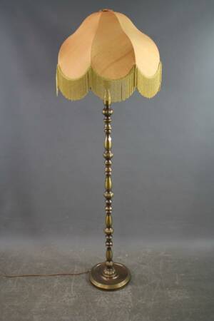 Golvlampa i mässing