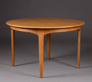 Henning Kjærnulf. Cirkulært spisebord med udtræk af egetræ 5