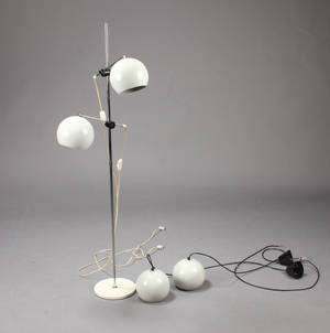 Standerlampe samt to pendler, dansk lampeproducent, hvidlakeret metal 3