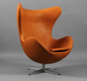 Arne Jacobsen. Ægget. Hvilestol, cognacfarvet anilinlæder