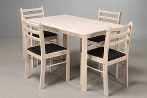 Ukendt møbelproducent. Spisebord med 4 stole. 1.