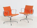 Charles Eames. Par armstole, orange uld.model EA-108. 2 Denne vare er sat til omsalg under nyt varenummer 5070020