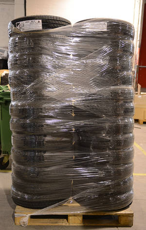 24 bildæk, mrk. Hercules Tires. Model P20575 R15 97T 24