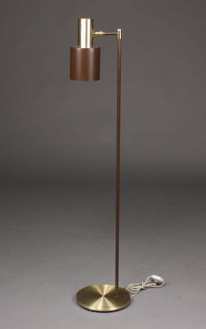 Jo Hammerborg. Standerlampe af messing og brunlakeret metal