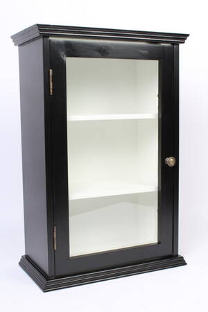 Væghængt vitrineskab. Sortbemalet.